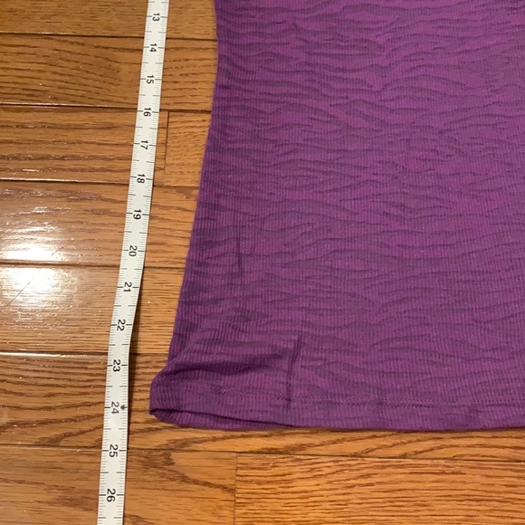 Unique tee with sheer zebra design. V-neck Tee in violet - Picture 5 of 7